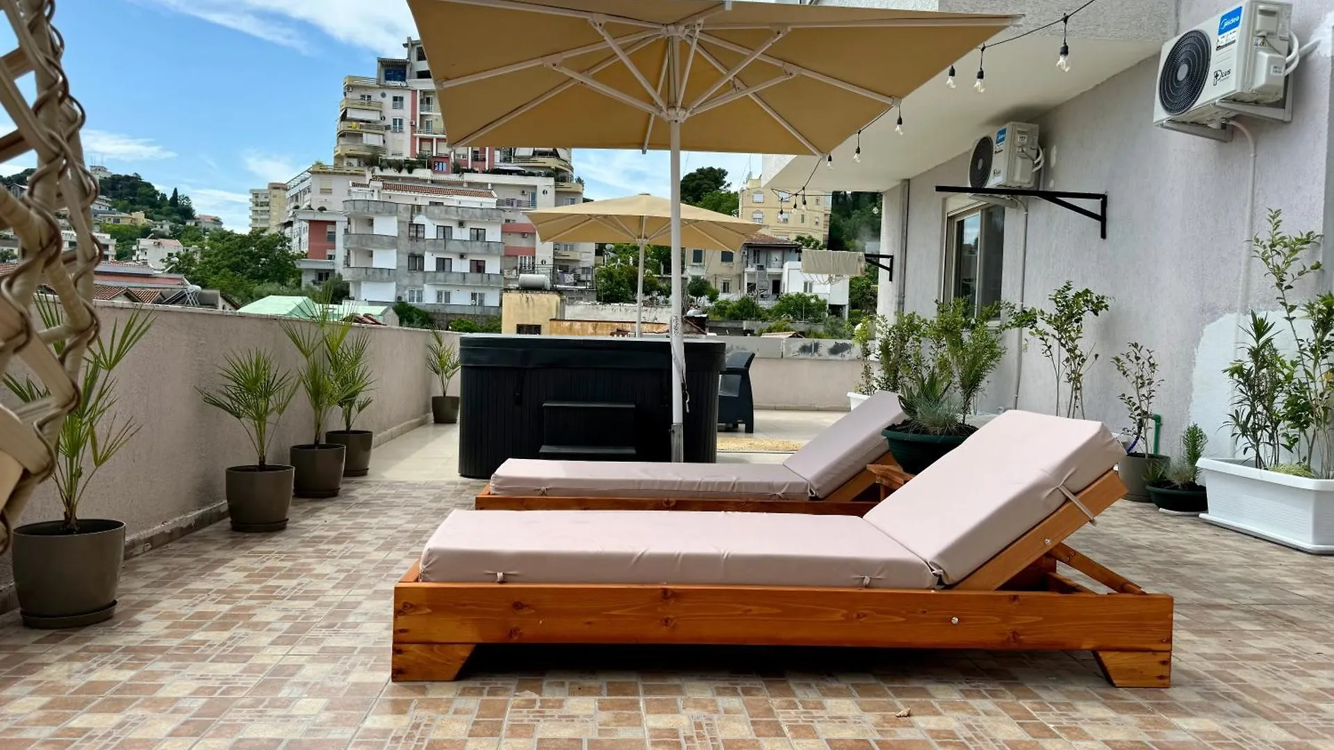 City Center Gem With Jacuzzi & Terrace Durrës Albanie