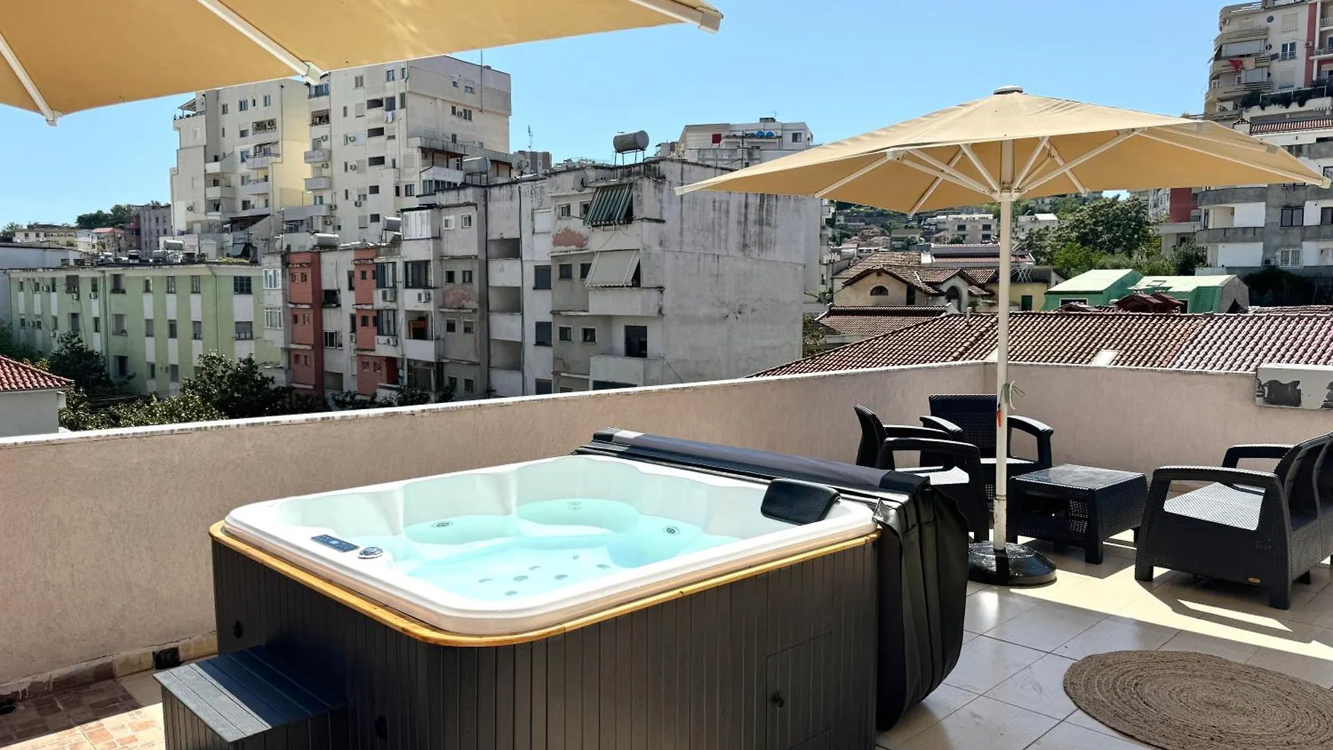 City Center Gem With Jacuzzi & Terrace Durrës 0*,
