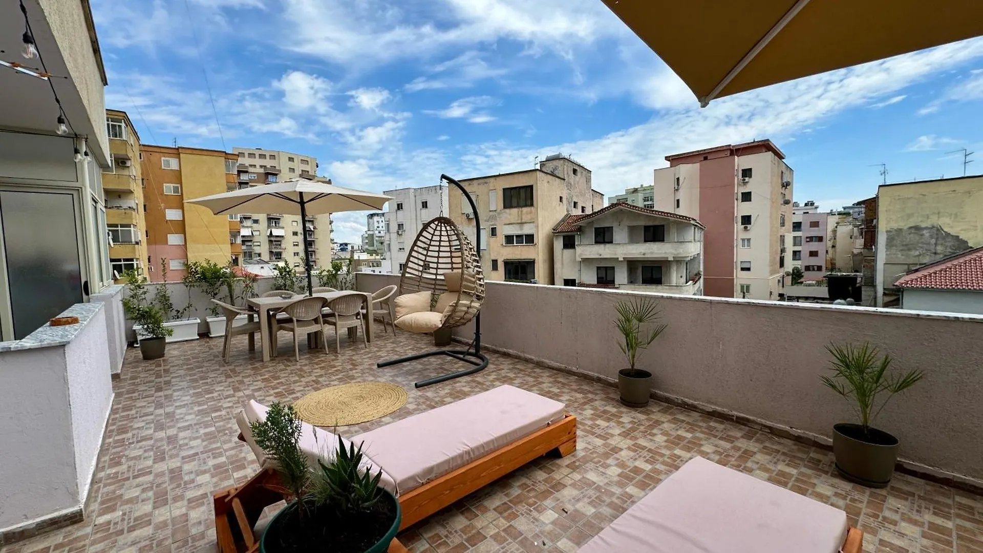 City Center Gem With Jacuzzi & Terrace Durrës Appartement