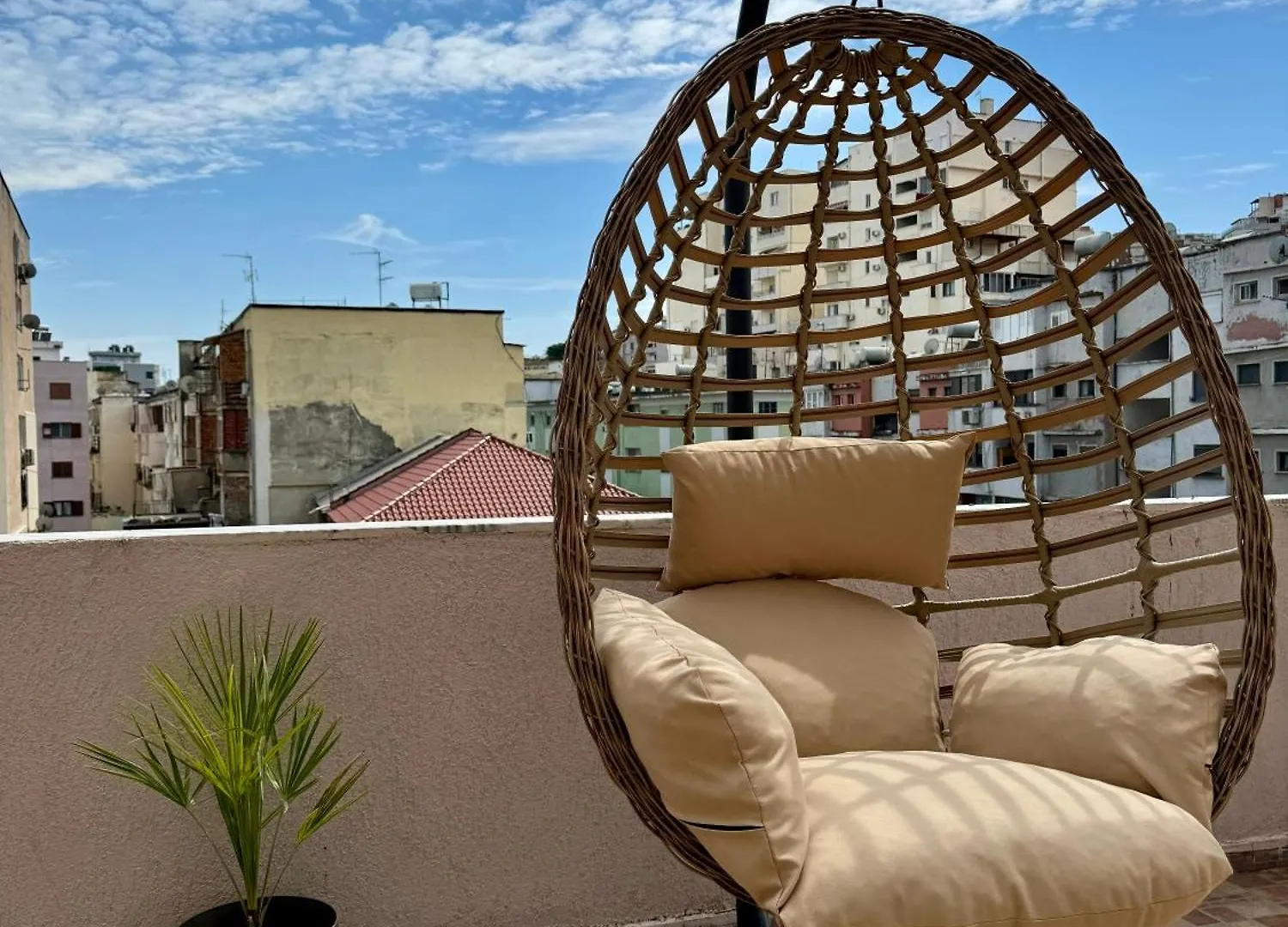 City Center Gem With Jacuzzi & Terrace Durrës